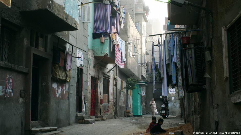 Straßenszene in einer armen Gegend von Kairo, Ägypten; Foto: picture-alliance/blickwinkel/artifant