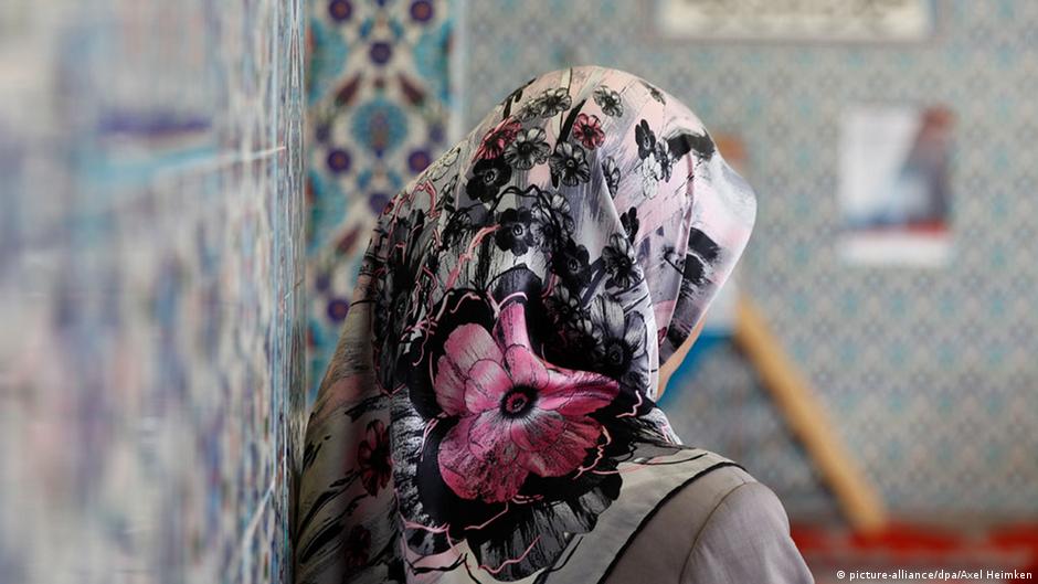 Frau mit Hijab; Foto: picture-alliance/dpa/Axel Heimken