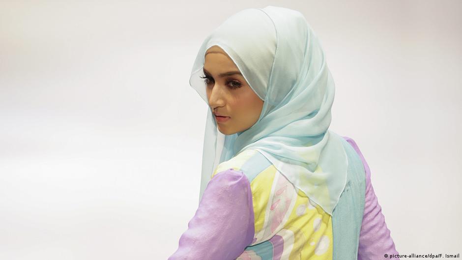 Frau im Hijab; Foto: picture-alliance/dpa/F.Ismail