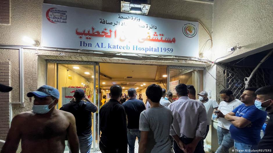 العراق يعلن الحداد ويفتح تحقيقات حول حريق مستشفى ابن الخطيب لمرضى كورونا في بغداد 