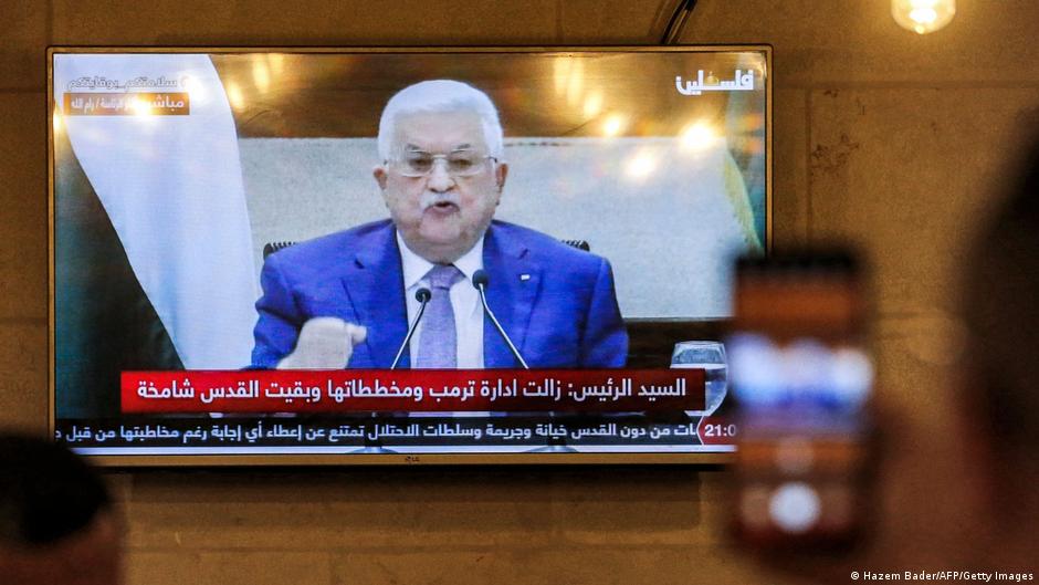 أعلن رئيس السلطة الفلسطينية محمود عباس تأجيل الانتخابات العامة مبرراً ذلك بعدم ضمان إجرائها في القدس الشرقية.