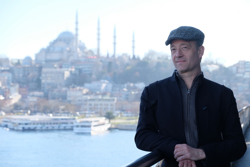 شتيفان فايدنَر كاتب وباحث ألماني مختص في العلوم الإسلامية. إسطنبول 2020 – تركيا.  (Foto: Viktor Burgi).