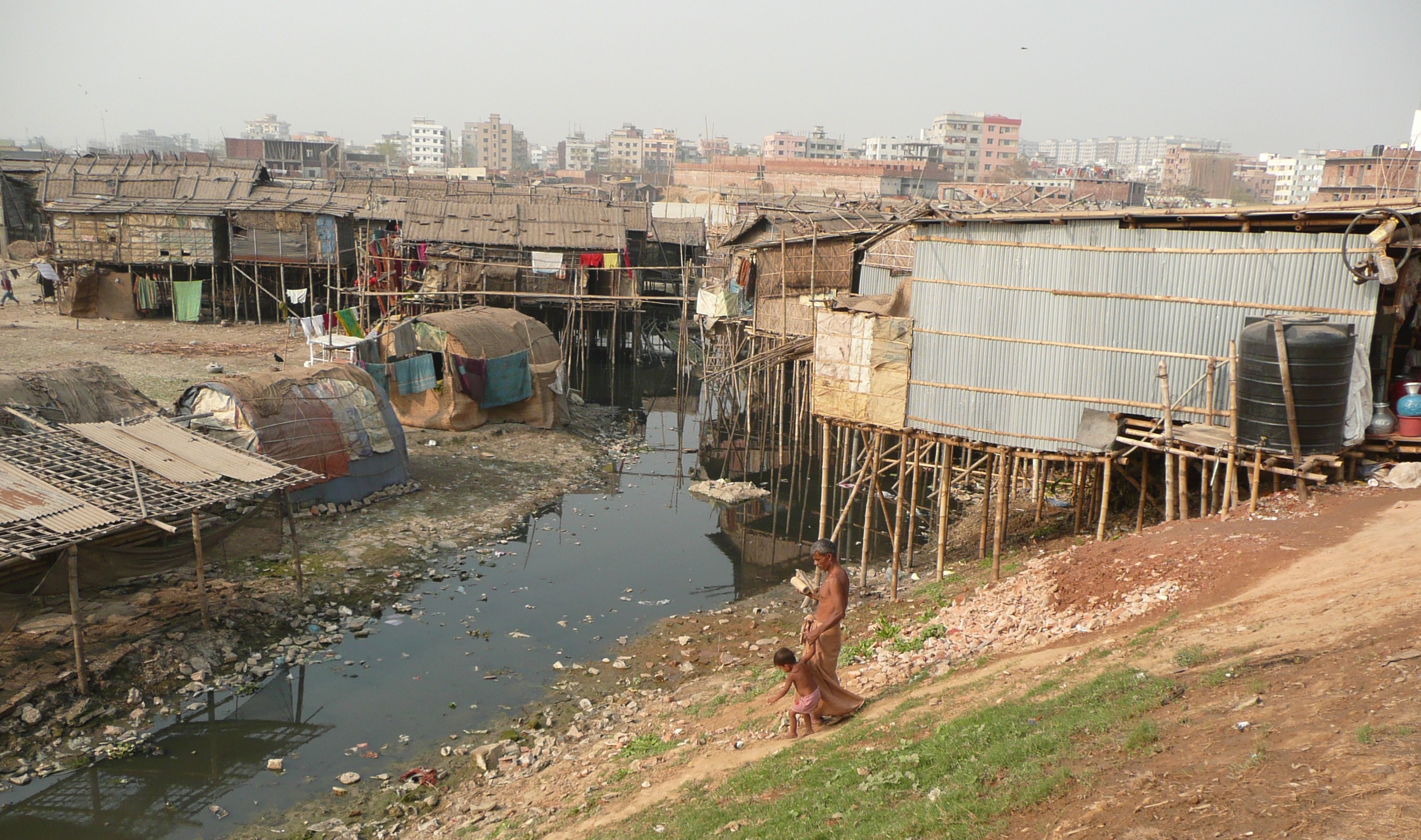 Slum settlement in Dhaka, Bangladesh (photo: Dominik Muller)