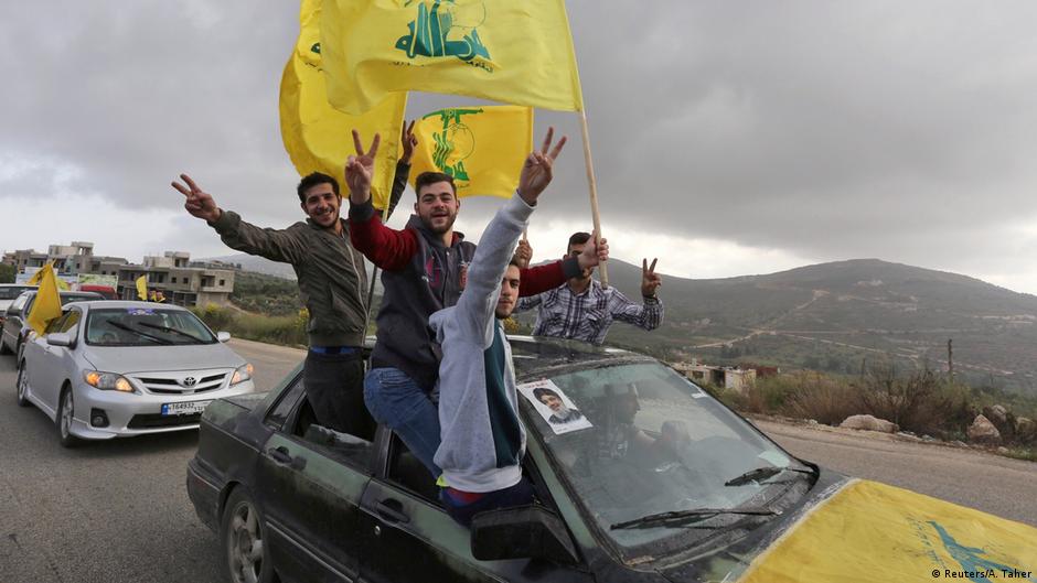 Jubelnde Anhänger der Hisbollah; Foto: reuters/A.Taher