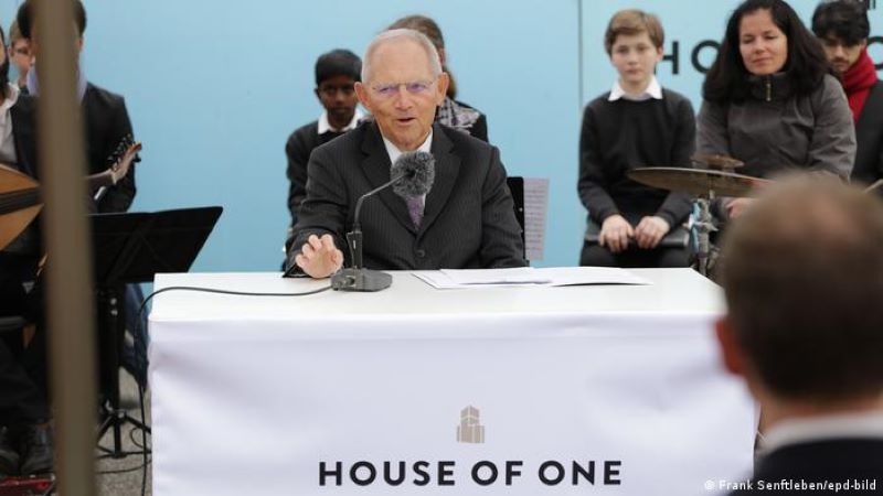 Bundestagspräsident Wolfgang Schäuble spricht bei der Grundsteinlegung (photo: Frank Senftleben/epd-bild)