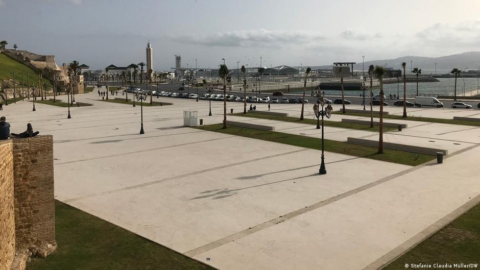 Am Fährhafen von Tanger ist alles neu, aber es steht auch alles still wegen der Corona-Pandemie; Foto: Stefanie Claudia Müller/DW