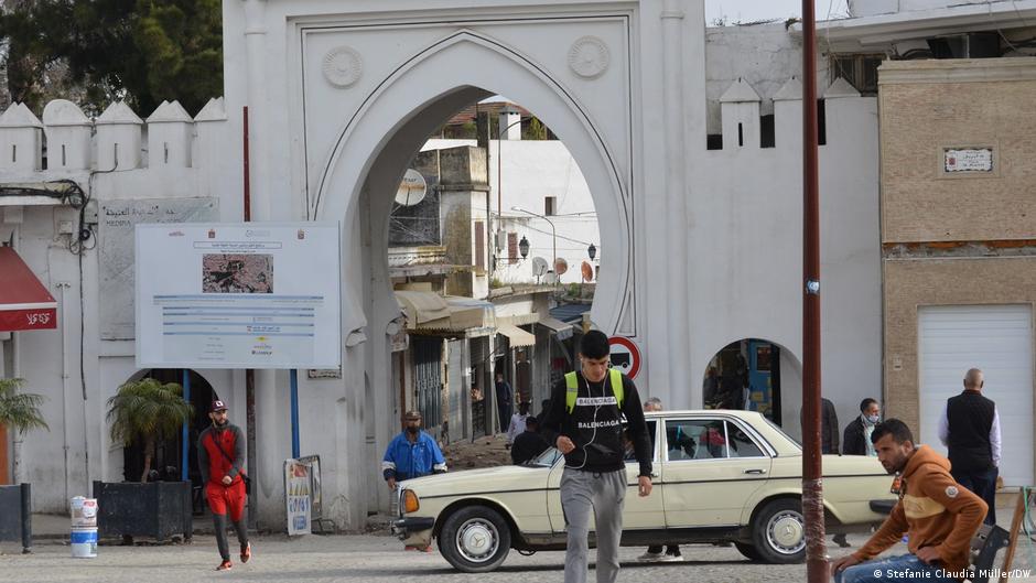 Entrance to the old town (medina) of Tangiers (photo: Stefanie Claudia Müller/DW)