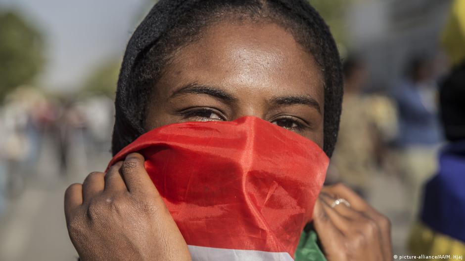 من مظاهرات في الخرطوم مطالبة بإنهاء الحكومة الانتقالية – السودان.