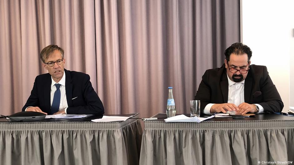 Der Sonderbeauftragte des Europarats für Antisemitismus und Muslimfeindlichkeit, Daniel Höltgen (l.), und Aiman Mazyek, Vorsitzender des Zentralrats der Muslime in Deutschland. (Foto: Christoph Strack/DW) 
