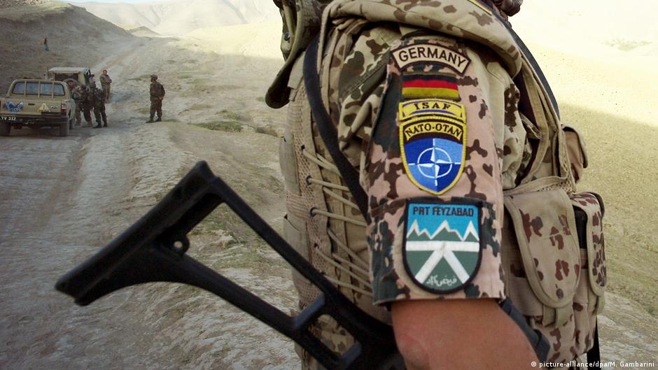 قوة المساعدة الأمنية الدولية - الناتو - الموقع: فیض‌آباد في أفغانستان- جندي من الجيش الألماني في الموقع (صورة أرشيفية). Foto: picture-alliance/dpa/M. Gambarini