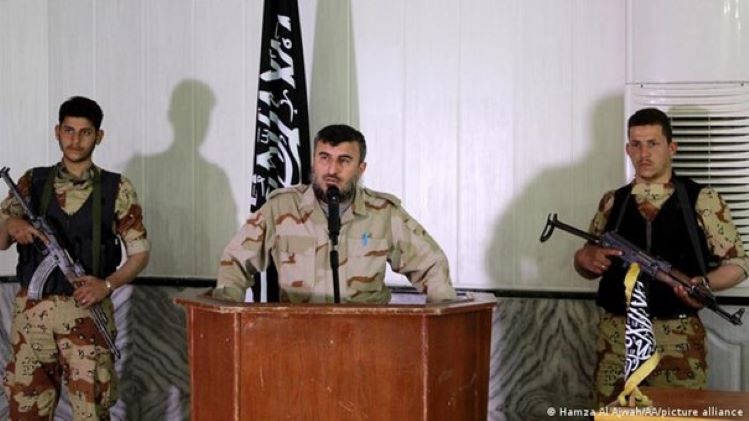 زهران علوش، زعيم "جيش الإسلام" الذي قُتل في غارة جوية في ريف دمشق (photo: Hamza Al Almahi/AA/picture-alliance)