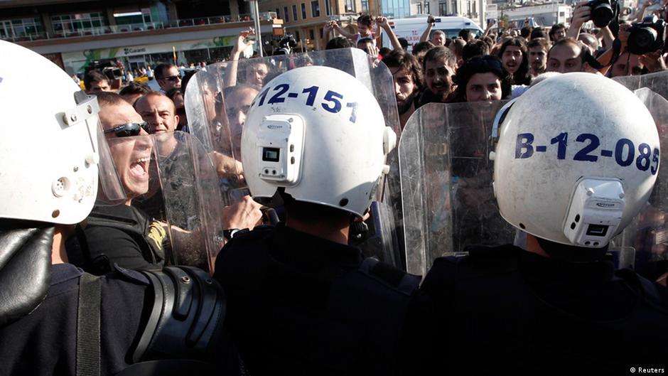 Während der Gezi-Proteste geht die Polizei gegen Demonstranten vor; Foto: Reuters