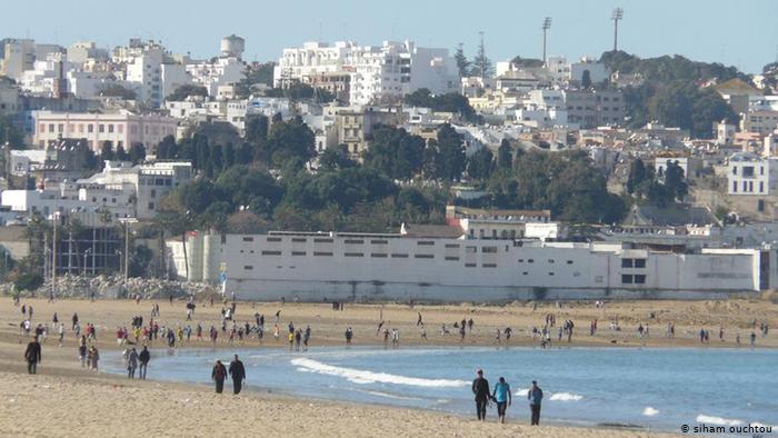 Blick auf die Stadt Tanger vom Strand aus gesehen; Foto: Siham Ouchtou