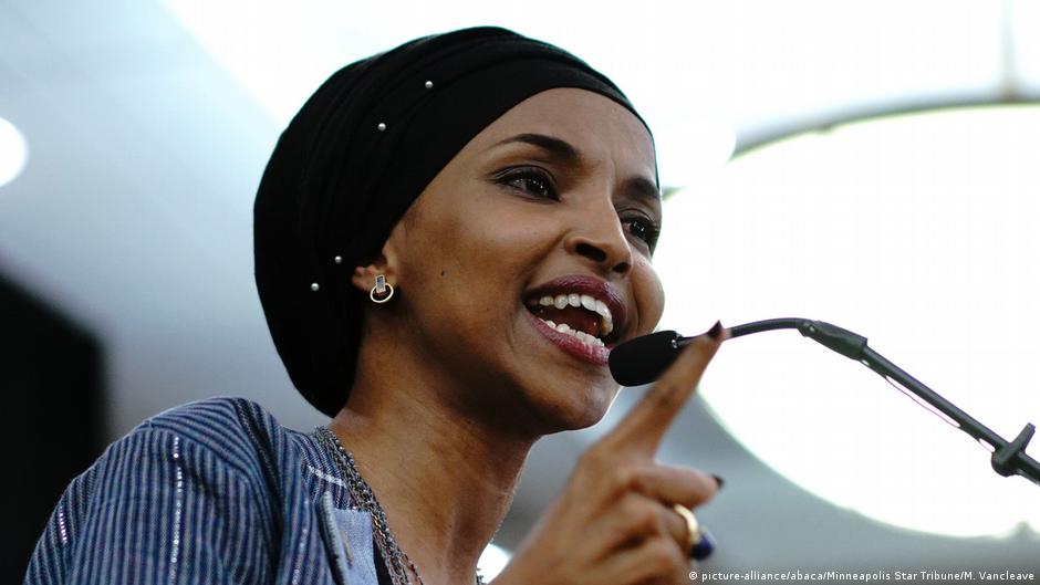 الأمريكية المسلمة من أصل صومالي إلهان عمر عضوة مجلس النواب الأمريكي عن الديمقراطيين.  (photo: picture-alliance/abaca/Minneapolis Star Tribune/M. Van Cleave)