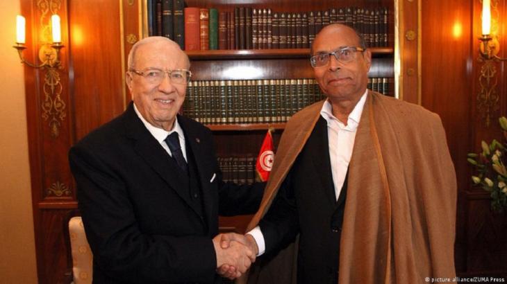Tunisia's first democratically elected president Beji Caid Essebsi with interim president Moncef Marzouki (photo: picture-alliance/Zumapress) 