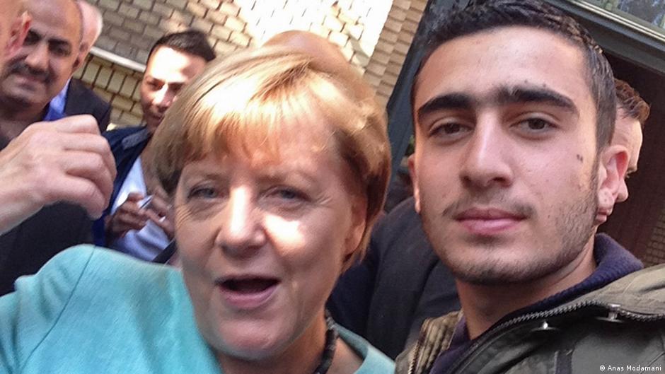 Chancellor Angela Merkel poses for a selfie with Syrian refugee Anas Modamani in 2015 (photo: Anas Modamani)