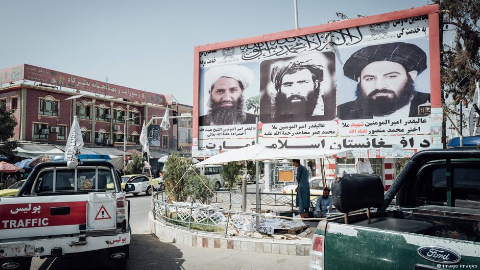Portraits of the Taliban leadership on a street in Mazar-e Sharif.(photo: Imago Images)