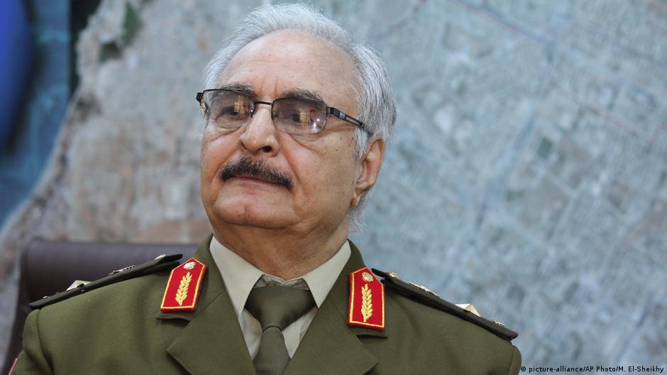 General Khalifa Haftar, Libya's top army chief, speaks during an interview with The Associated Press in al-Marj, Libya on 18.03.2015 (photo: picture-alliance/AP Photo/ M. El-Sheikhy)