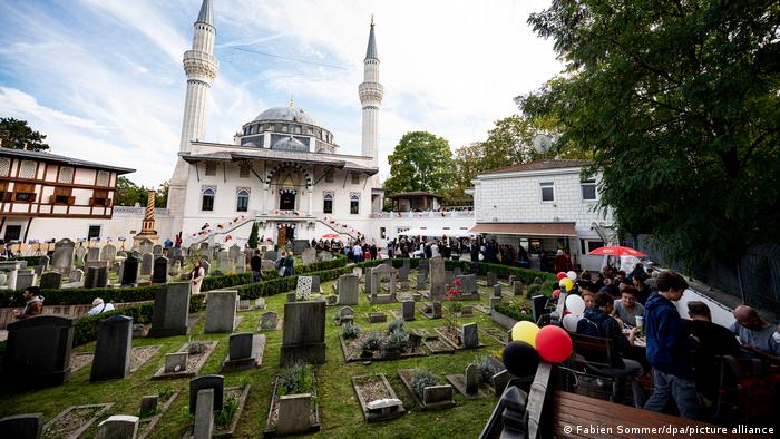 يوم المساجد المفتوحة في ألمانيا 2021 - تراجع عدد الزوار لا يعود فقط إلى كورونا 01_Deutschland Berlin Tag der offenen Moschee FOTO PICTURE ALLIANCE