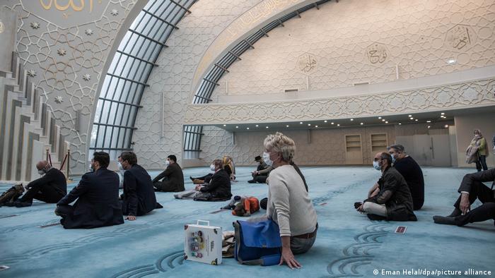 يوم المساجد المفتوحة في ألمانيا 2021 - تراجع عدد الزوار لا يعود فقط إلى كورونا 02_Deustchland Köln Tag der offenen Moschee FOTO PICTURE ALLIANCE
