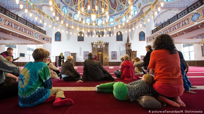 يوم المساجد المفتوحة في ألمانيا 2021 - تراجع عدد الزوار لا يعود فقط إلى كورونا  08_Deutschland Tag der offenen Moschee FOTO PICTURE ALLIANCE