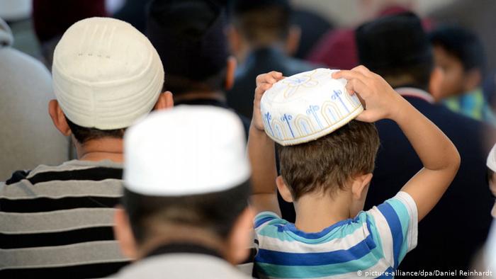 يوم المساجد المفتوحة في ألمانيا 2021 - تراجع عدد الزوار لا يعود فقط إلى كورونا   14_Tag der Offenen Moschee in Hamburg 03 10 2014 FOTO PICTURE ALLIANCE