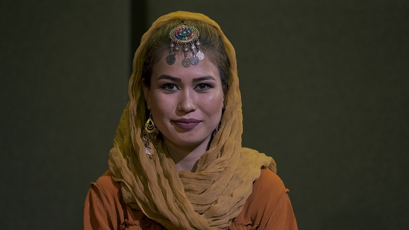 Freshta Farokhi, outstanding singer of traditional Hazara music (photo: Zeitgenoessische Oper Berlin)