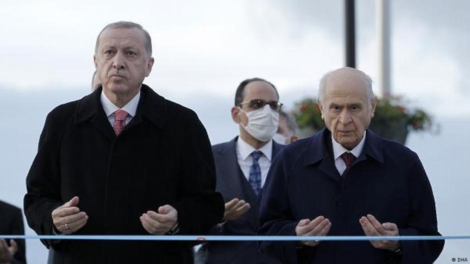 الرئيس التركي إردوغان وشريكه في التحالف الحاكم دَوْلَتْ بهجلي. Präsident Erdogan und sein Koalitionspartner Devlet Bahceli (MHP); Foto: DHA