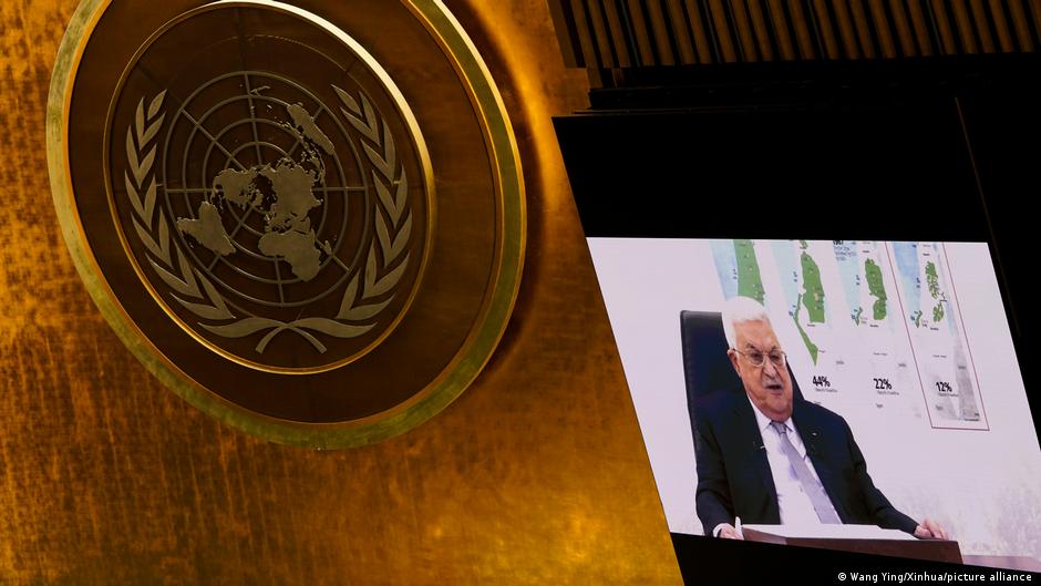 Palestinian President Mahmoud Abbas (on screen) addresses the general debate of the 76th session of the United Nations General Assembly via video at the UN headquarters in New York, on 24 September 2021. He gave Israel one year to end its occupation of Palestinian territory (photo: Xinhua/Wang Ying)