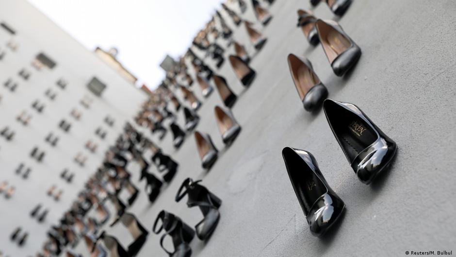 Art campaign against femicide in Istanbul (2018): A pair of shoes for every murdered woman (photo: Reuters/M. Bulbul)