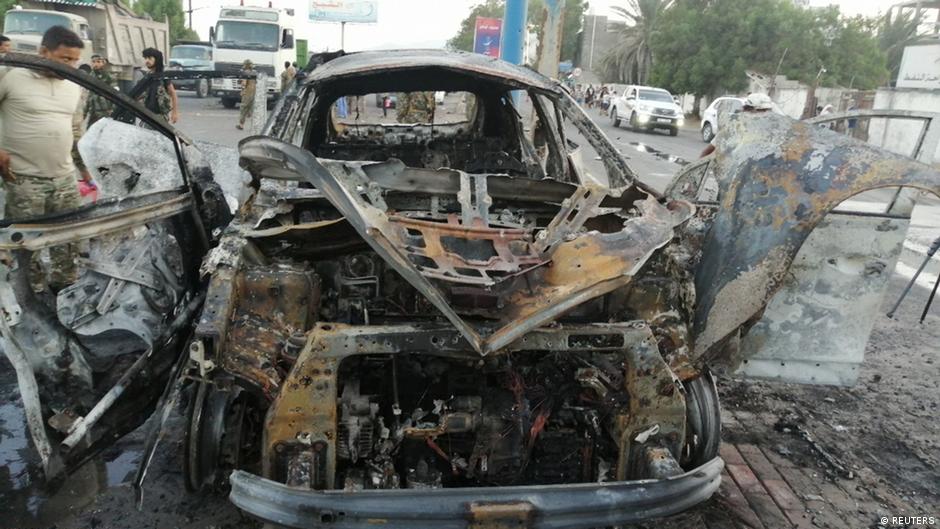 Gezielter Bombenanschlag: Das Auto von Rascha Abdullah al-Haziri und ihrem Mann Mahmud al-Utmi ist komplett ausgebrannt; Foto: Reuters
