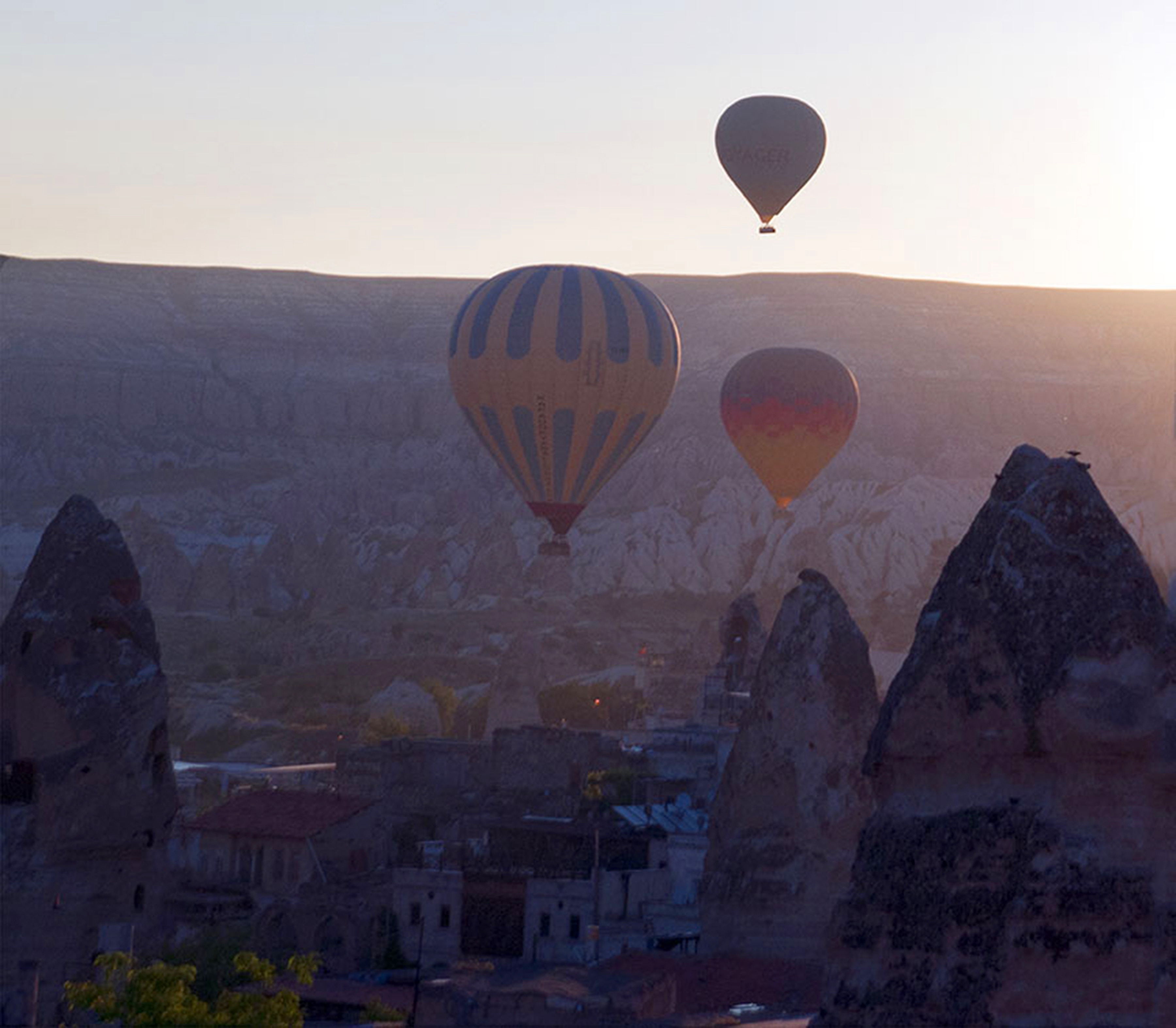 Ballons schweben über der kappadokischen Ebene; Foto: Sugato Mukherjee