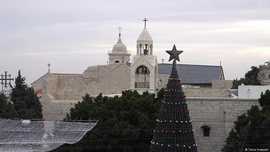 يتم الاحتفال بعيد الميلاد في مدينة بيت لحم عدة مرات باختلاف الطوائف المسيحية في موعد الاحتفال. bethlehem_vor_weihnachten_2021_foto_dw.jpg