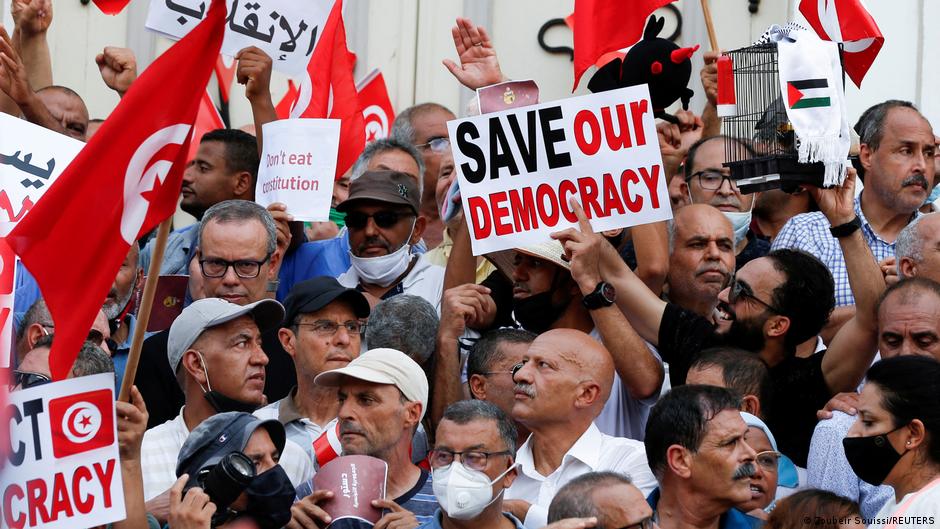 Protests against President Kais Saied's repressive measures (photo: Zoubeir Souissi/Reuters) 
