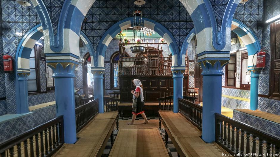 El-Ghriba-Synagoge auf der tunesischen Insel Djerba. Sie ist die älteste erhaltene Synagoge Nordafrikas. (Foto: picture-aaliance /AP Photo /M. Elshamy).   