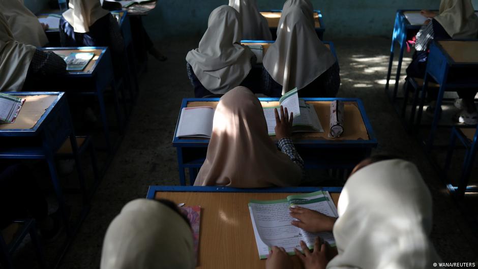 Secondary school pupils in a Kabul classroom, Afghanistan (photo: WANA/Reuters)