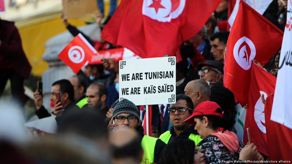 Tunesien: Gegner des Präsidenten Kais Saied protestieren gegen seinen Kurs.  (Foto: Yassine Mahjoub/Maxppp/dpa/picture alliance)