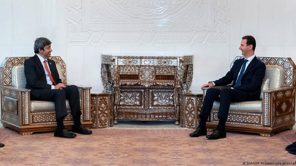 Assad trifft den emiratischen Außenminister Abdullah bin Zayed al Nahyan; (Foto: SANA/AP Photo/picture-alliance) 
