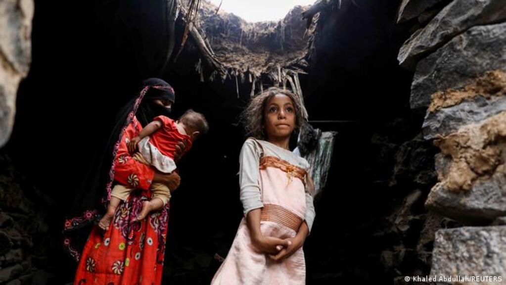 Jemen - Abholzung der Wälder. Die Kinder von Ali al-Emadi in ihrem Haus; Foto: Khaled Abdullah/REUTERS
