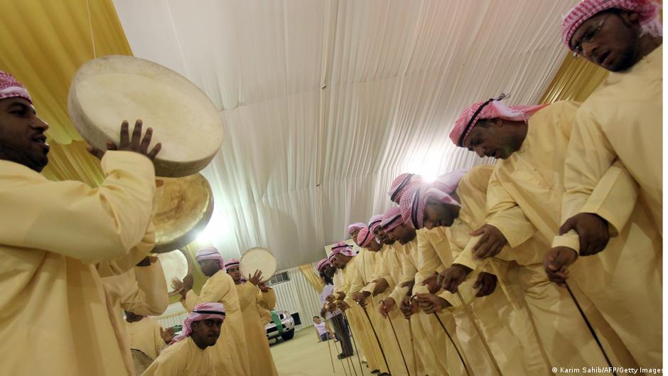 تنتشر الليوه وهي رقصة شعبية ذات أصول أفريقية في دول الخليج العربية Liwa Tanz arabische halbinsel Foto Getty Images