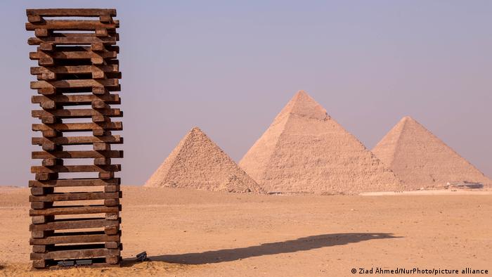 Eine Installation, die am 25. Oktober 2021 in den Großen Pyramiden von Ägypten zu sehen war