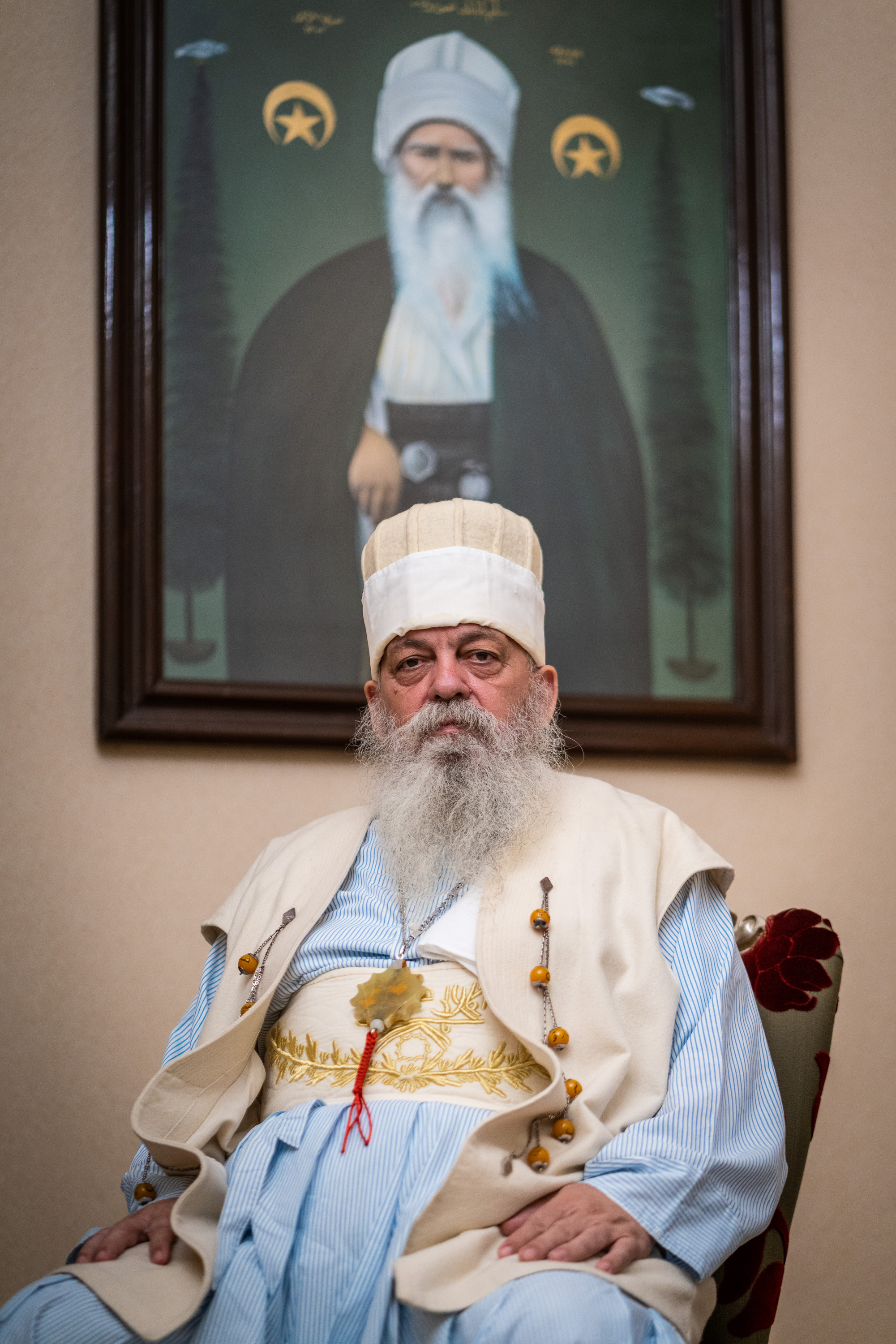 إدمون براهيماج  الزعيم الروحي لمسلمي البكتاشية الشيعية الصوفية في ألبانيا. Edmond Brahimaj, a.k.a. Baba Mondi, spiritual leader of the Bektashi Muslims (photo: Philipp Breu)