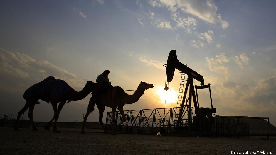 استخراج النفط - صورة رمزية. Symbolbild Ölpreis; Foto: picture-alliance/AP/H. Jamali