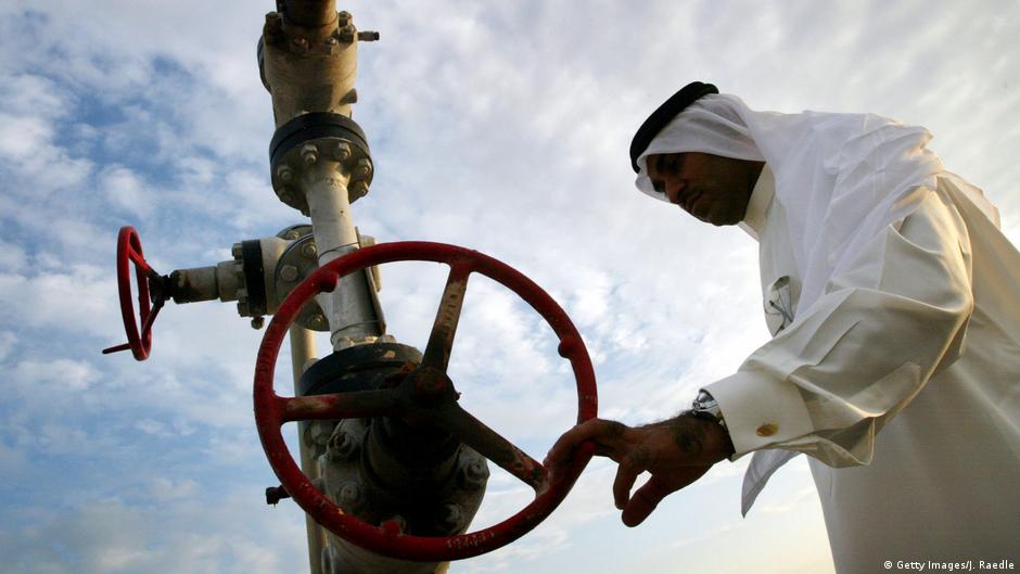Symbolic image of Arab oil production; location: Bahrain (photo: Getty Images)