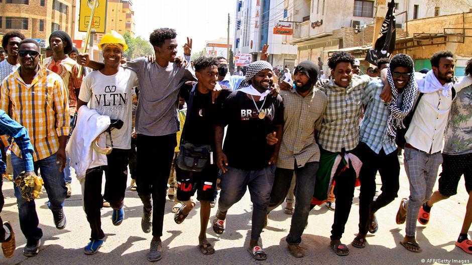 متظاهرون في الخرطوم - السودان - مارس / آذار 2022. Protesters in Khartoum, Sudan, in March 2022 (photo: AFP/Getty Images)