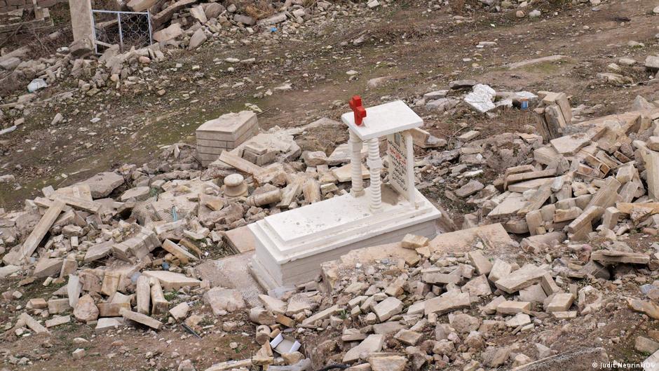 ضريح (قبر) تم ترميمه عند مقبرة دير القديس جاورجيوس في الموصل -  العراق.