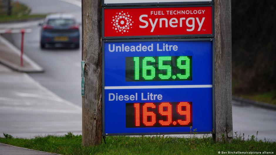 Petrol prices rose to record levels in the UK following the outbreak of war in the Ukraine (photo: picture-alliance)