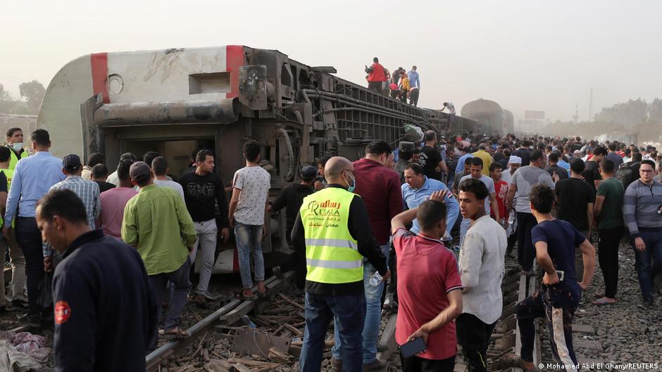 حادث قطار قرب القاهرة 2021 - مصر.  Zugunglück in der Nähe von Kairo 2021; Foto: Mohammed Abdel Ghani/Reuters