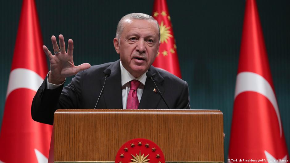 الرئيس التركي رجب طيب إردوغان متحدثاً بعد اجتماع لمجلس الوزراء، في أنقرة، تركيا، 23 مايو / أيار 2022.