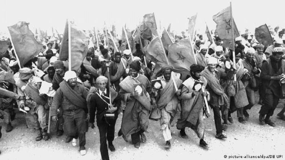 متظاهرون مغاربة في المسيرة الخضراء عام 1975. Moroccan protesters on the Green March in 1975 (photo. dpa)